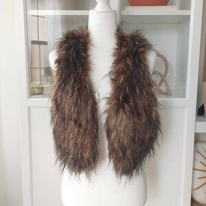 FOREVER21 Faux Fur Short Sleeveless Vest - Large